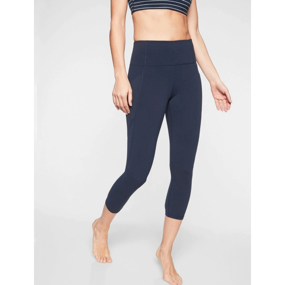 Women's Athleta Salutation Stash Pocket Capri M Black - Picture 3 of 10